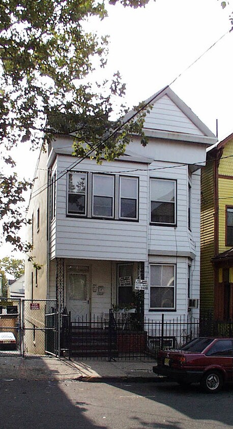 Foto principal - 141 Mount Prospect Ave