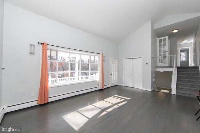 Building Photo - 332 Woodbine St