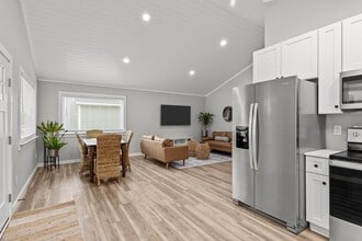 Building Photo - 122 Long Pond Loop