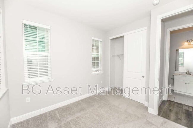Building Photo - 3138 La Corona Dr