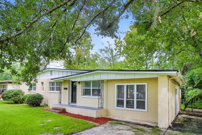 Foto del edificio - 6511 Burgundy Rd S