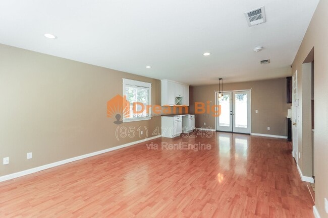 Building Photo - 1493 Evergreen Ave