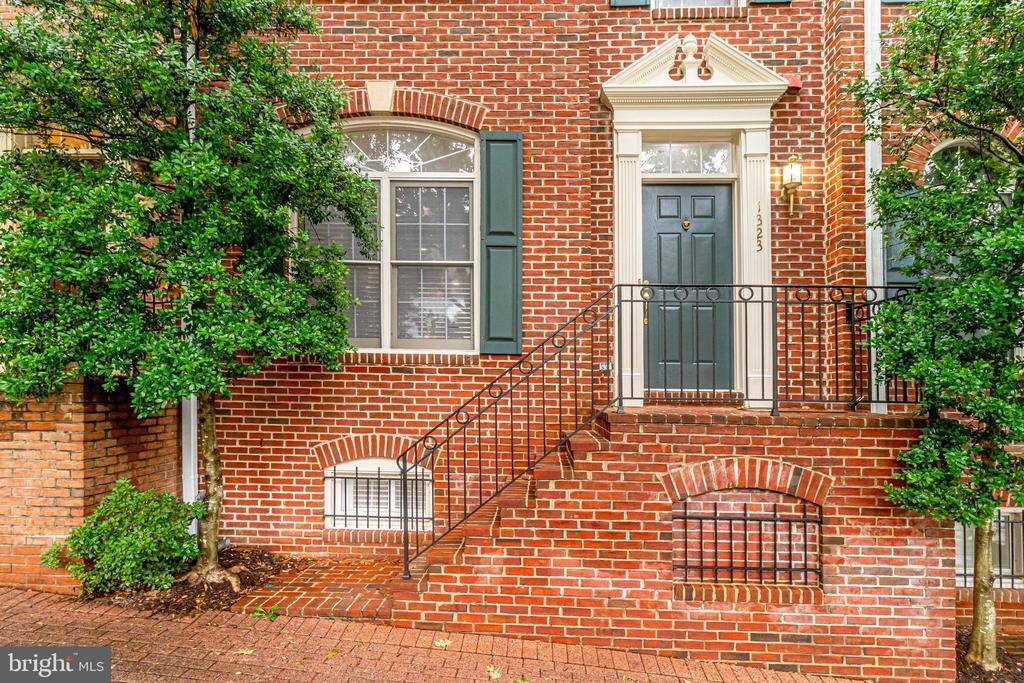 Foto principal - 1323 N Barton St