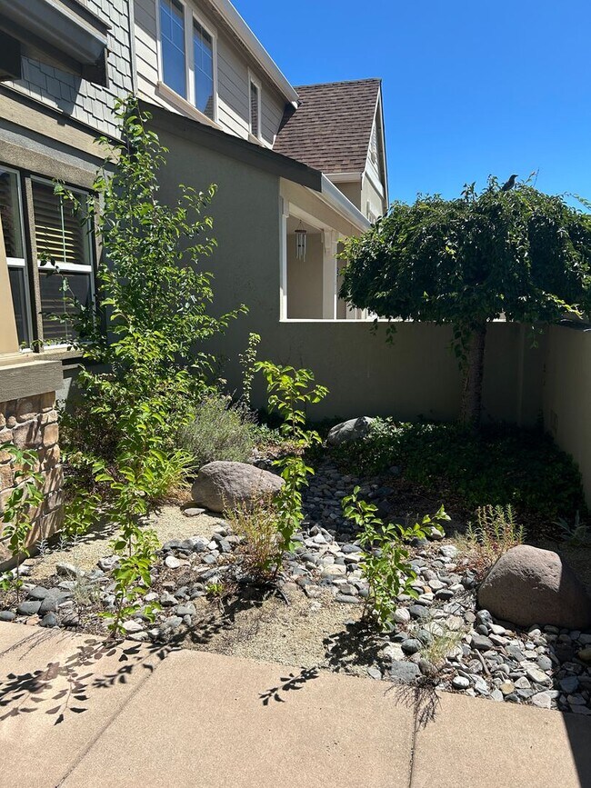 Foto del edificio - **READY FOR MOVE IN** Somersett Townhome