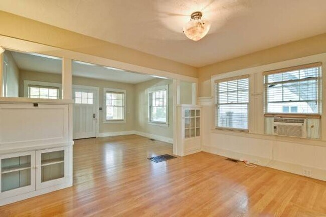Foto del edificio - 2 Bed, 2 Bath Craftsman Style Home by Down...