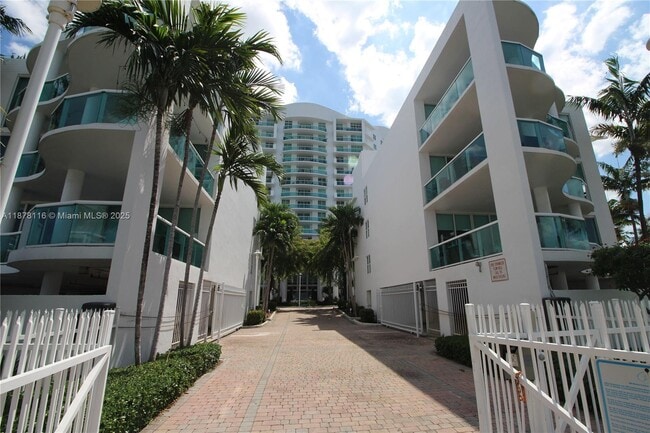 Building Photo - 7910 Harbor Island Dr