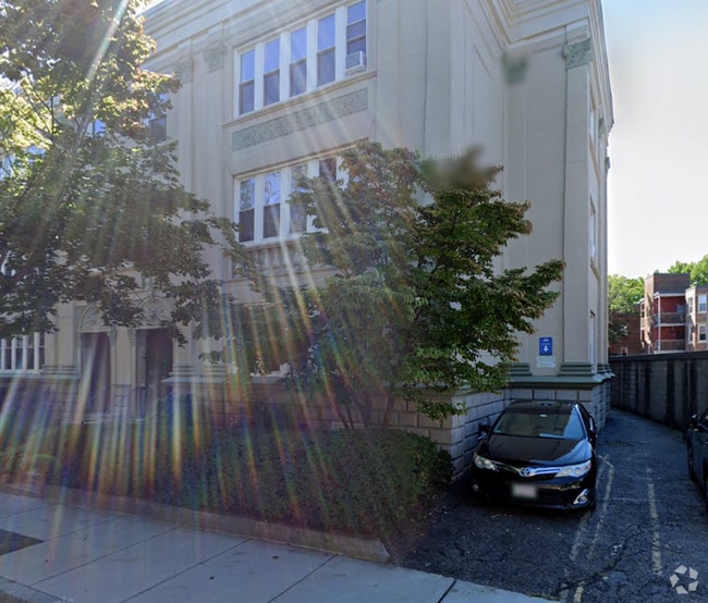 Building Photo - 76 Egmont St