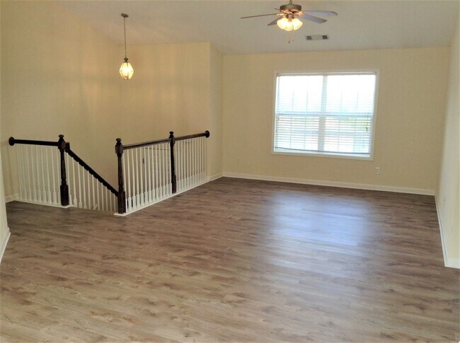 Building Photo - 6br House Near Campus FOR RENT