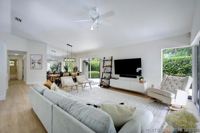 Building Photo - 32 Admirals Ct