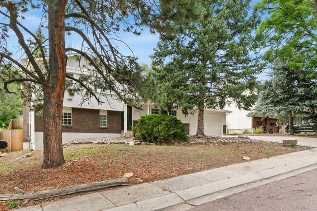 Building Photo - 4544 Sleepy Hollow Cir N