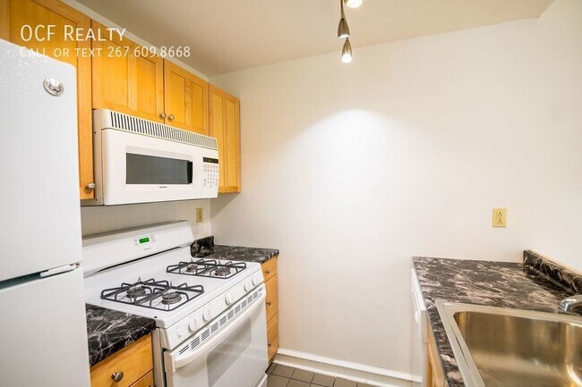 Building Photo - 1 Bed Graduate Hospital Apartment