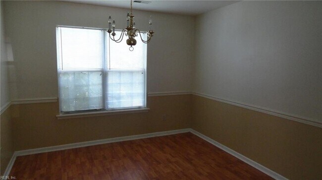 Foto del edificio - 525 Great Park Dr