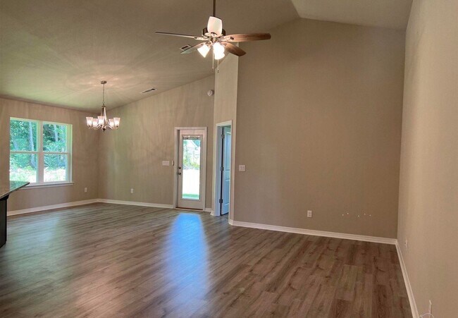 Building Photo - 4630 Santa Rosa Dr