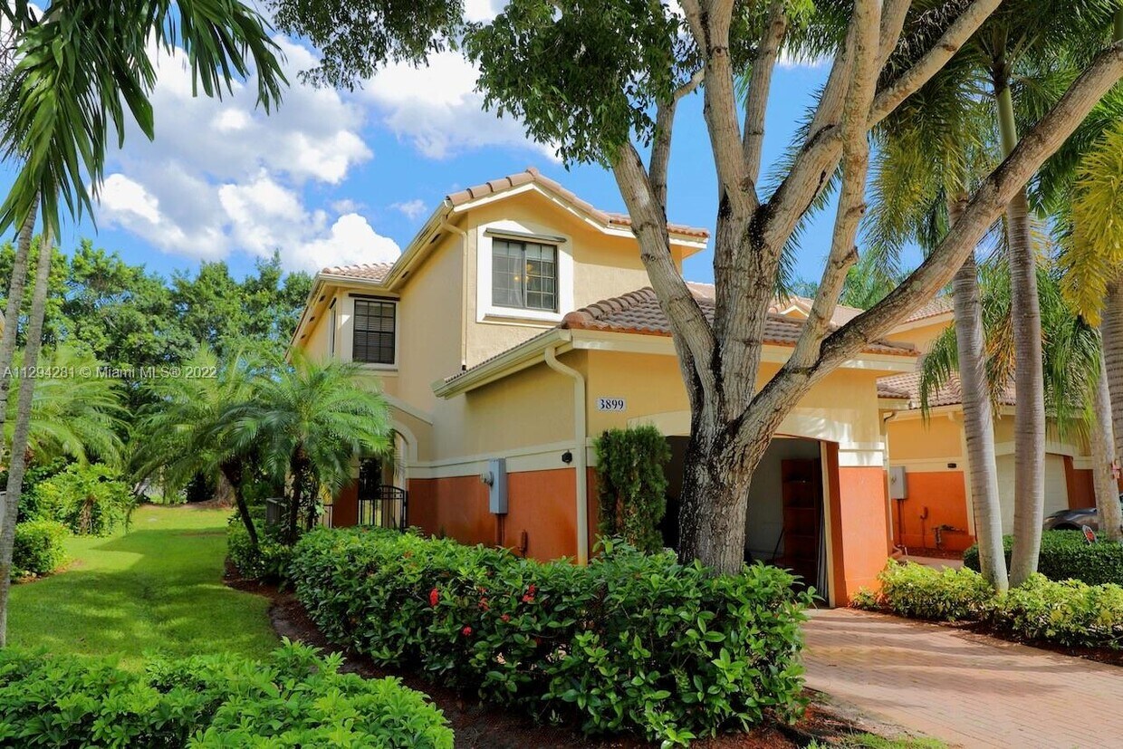 Foto principal - 3899 Tree Top Dr