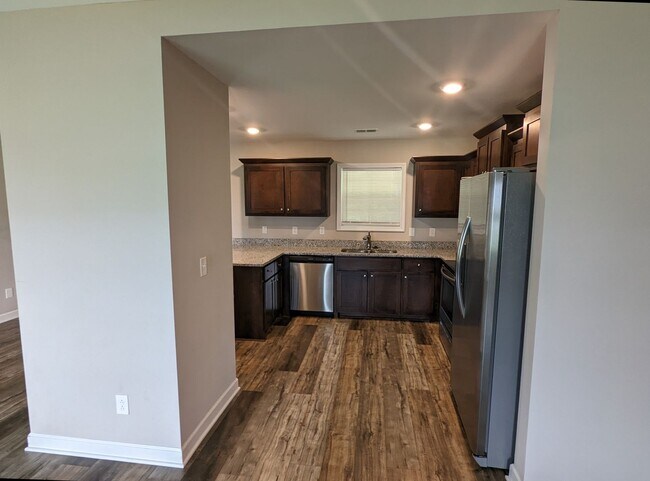 Foto del edificio - 3B/2BA With 2 car garage, Large Bonus Room...