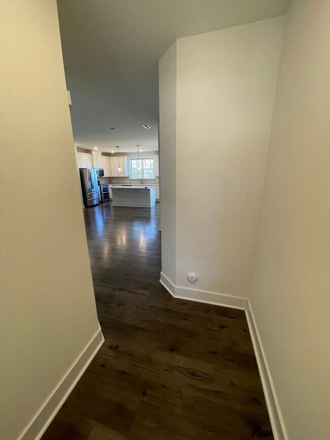 Foto del edificio - Charming 4 Bedroom Home Located In Cary