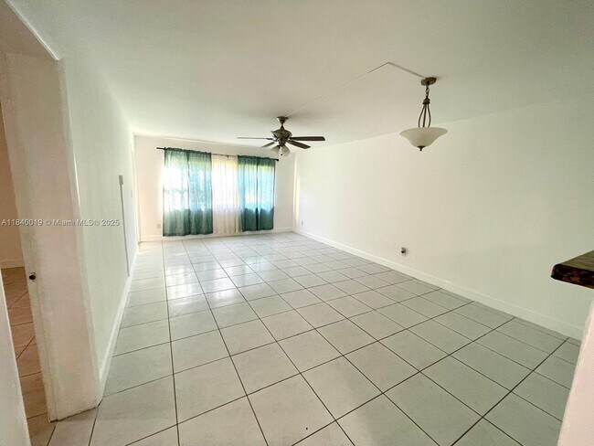 Foto del edificio - 1540 NE 191st St