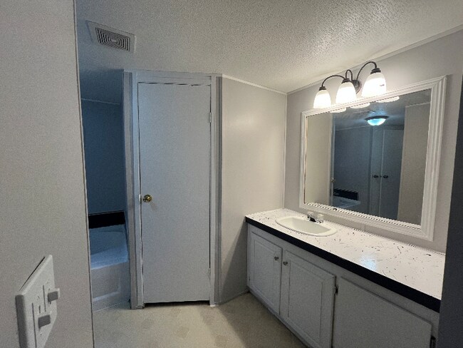 Building Photo - 764 Wilson Dr