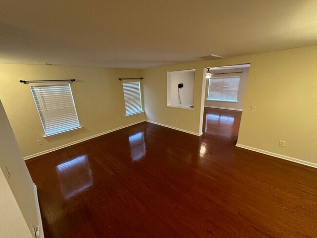 Foto del edificio - 4 Bed | 2.5 Bath House in Durham - Fenced ...