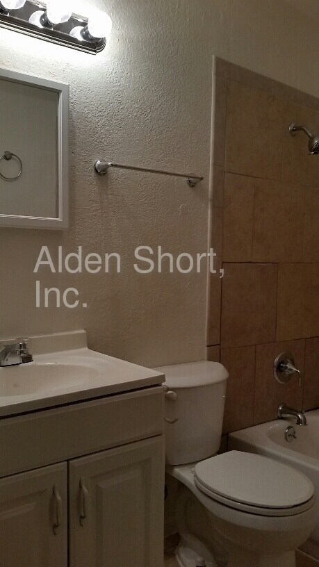 Foto del edificio - 206 Wake Dr