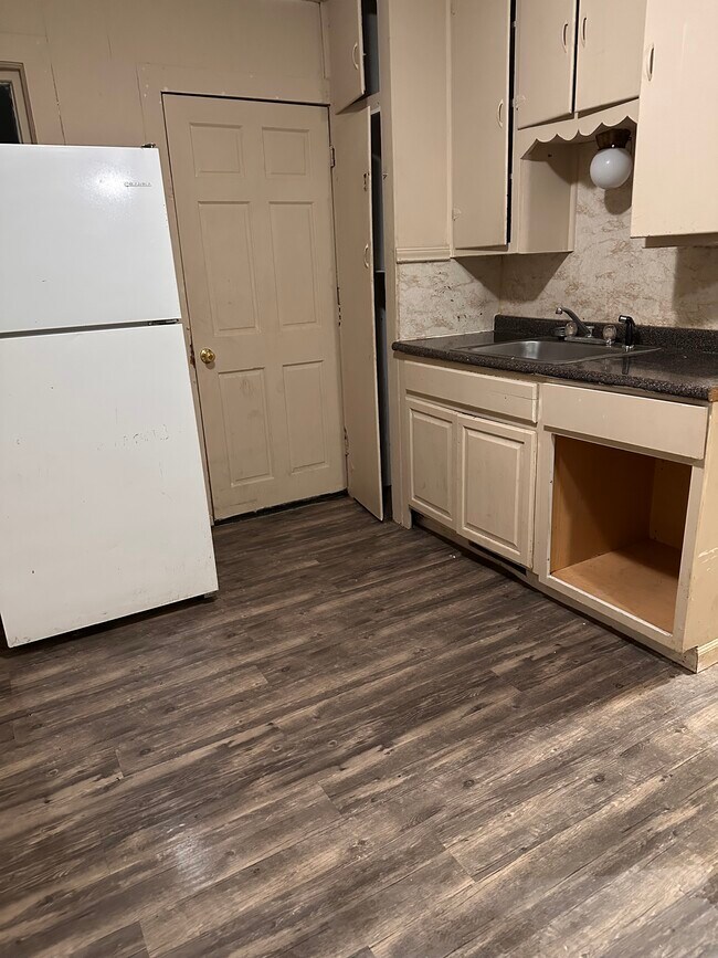 Foto del edificio - 421 Balsam St