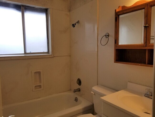 Building Photo - 3508 Woodside Dr