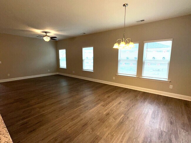 Building Photo - 1419 Bourbon Dr