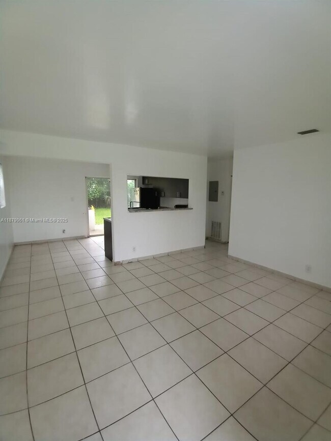 Building Photo - 6871 SW 18th Ct