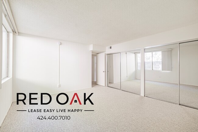 Foto del edificio - Spacious Three Bedroom with Fireplace, Sta...