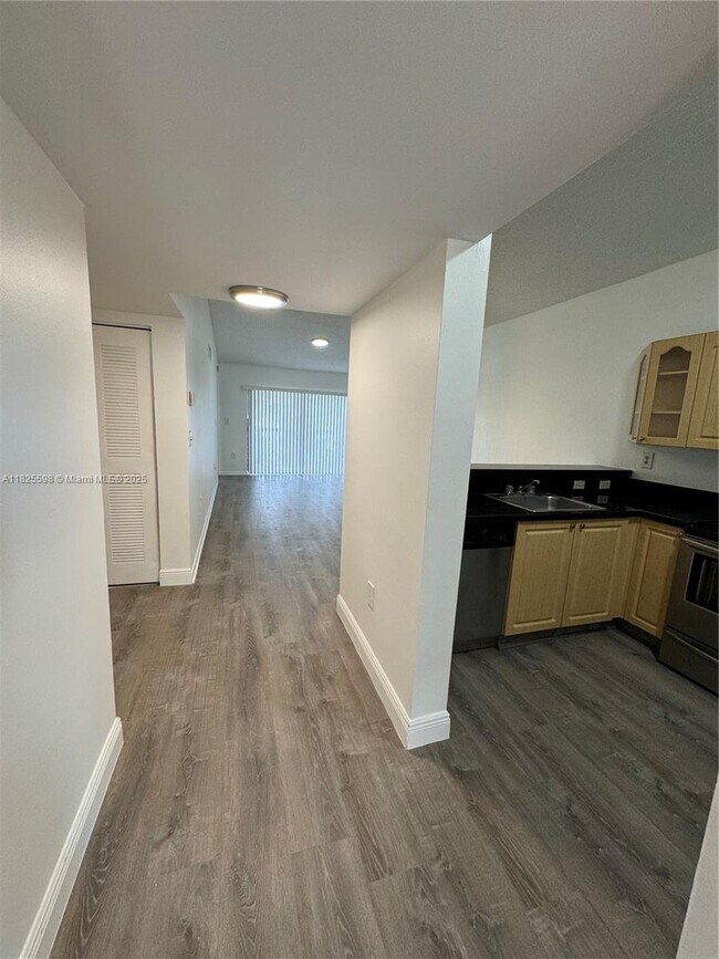 Building Photo - 9977 Nob Hill Ln