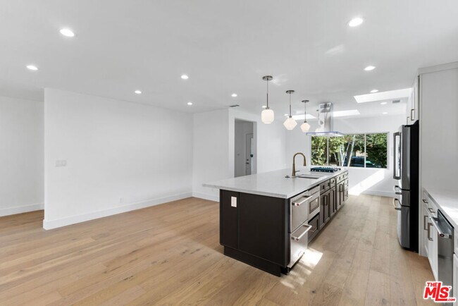 Building Photo - 2272 26th St