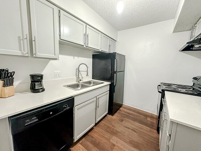 Foto del edificio - 1071 Clayton Ln