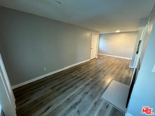 Foto del edificio - 7407 Haskell Ave