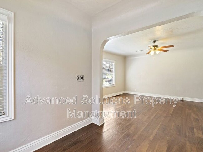 Building Photo - 551-555 N 200 W