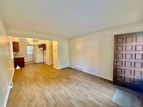 Building Photo - 3718 Groveland Ave SW