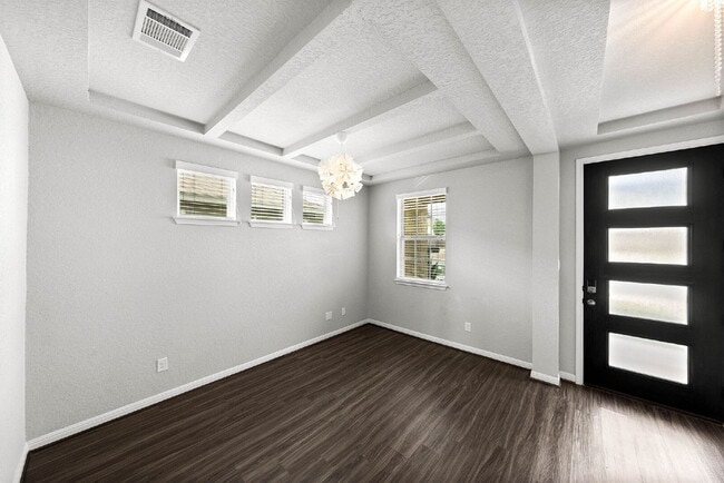 Building Photo - Beautifully Upgraded 3-Bedroom Home for Re...
