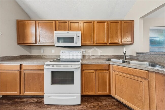 Building Photo - 912 Buffalo Springs Dr