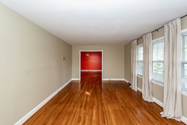 Foto del edificio - 6 Bedroom, 2.5 Bath House in Drayton on th...