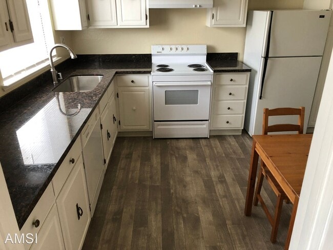 Building Photo - 2 br, 1.5 bath House - 3398 Balboa #8