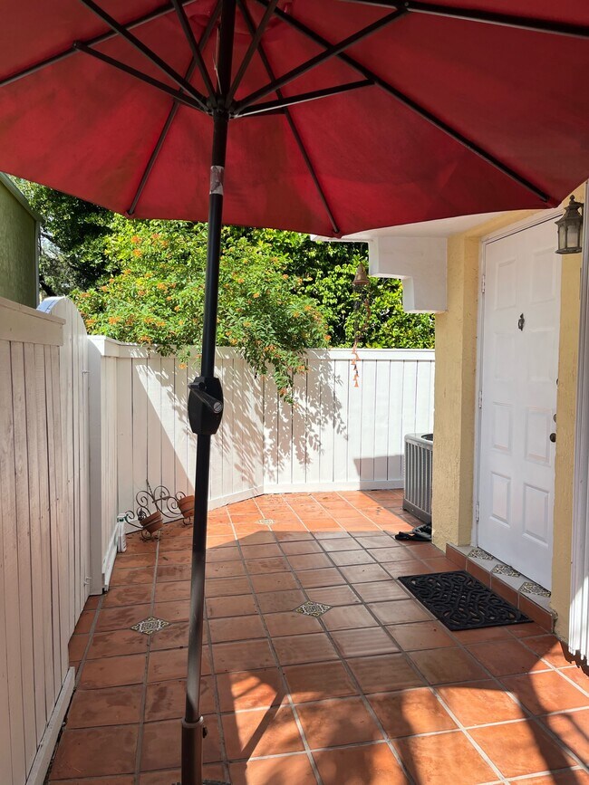 Private Patio - 4580 SW 68th Court Cir