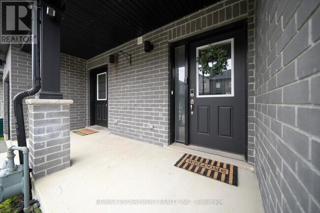 Building Photo - 160 Stanley St