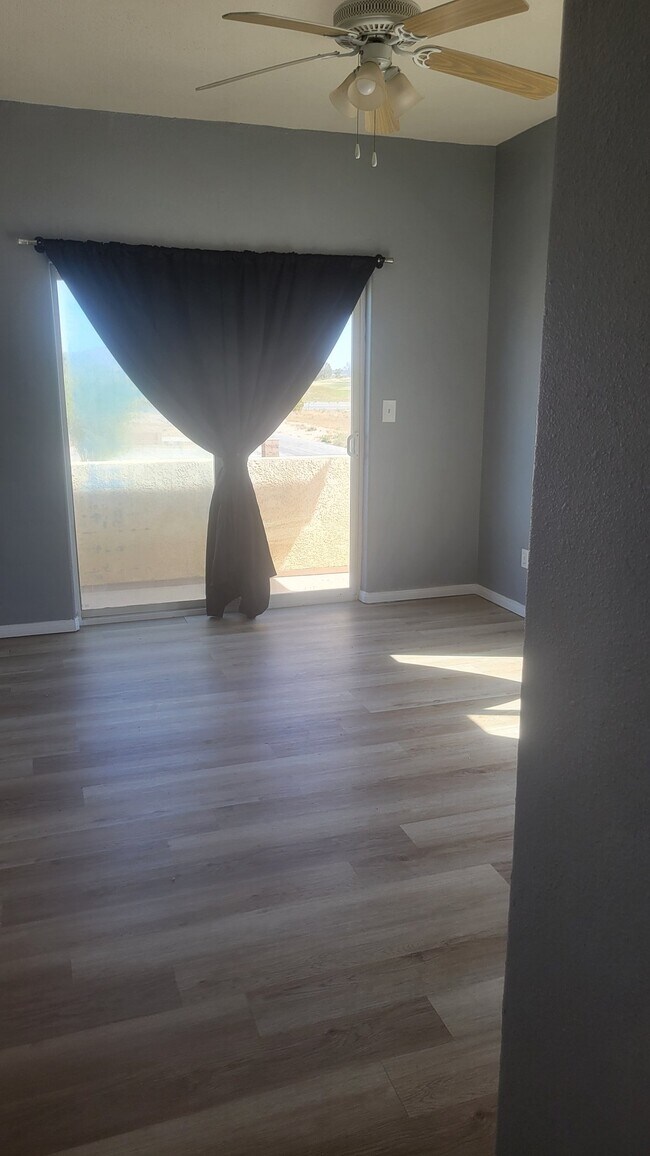 Foto del edificio - 9337 Eucalyptus Ave