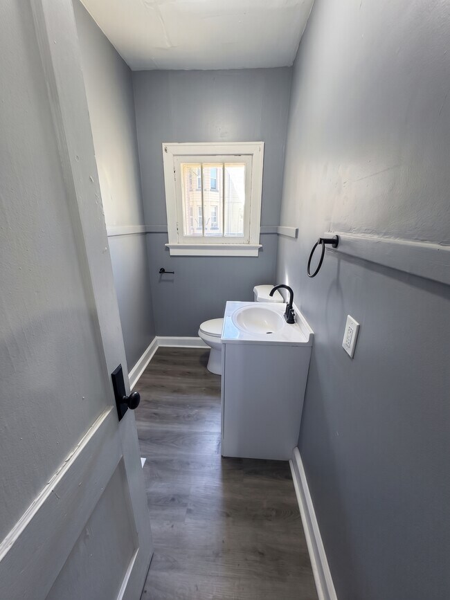 Foto del edificio - 442 E 8th St