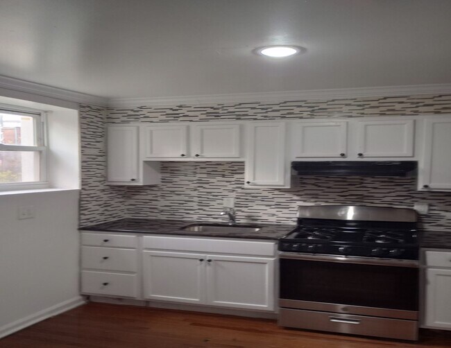 Building Photo - 752 N 40th St