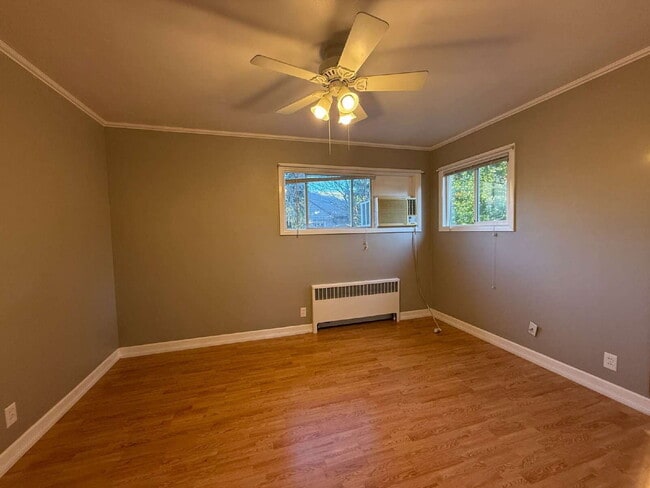 Building Photo - 1495 Lake Dr