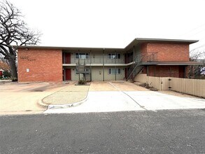 Building Photo - 1407 W 39th 1/2 St