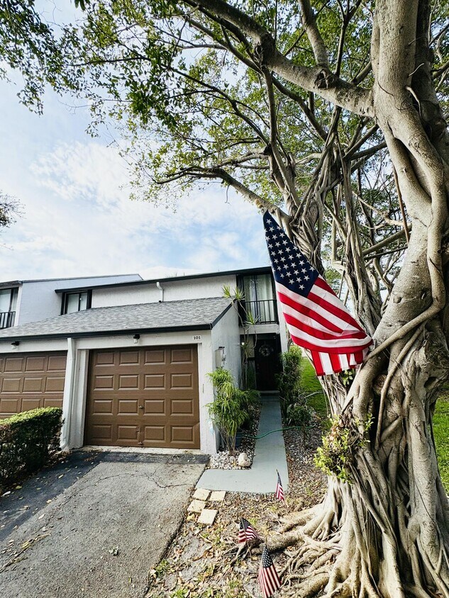 Foto principal - 4801 NW 2nd Ave