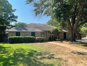 Building Photo - 922 Kingston Dr