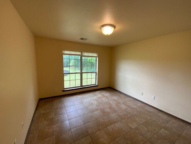 Foto del edificio - 3 bed 2 bath. MWC - Now Available