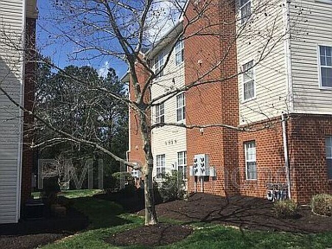 Foto del edificio - 821 Brassie Ln